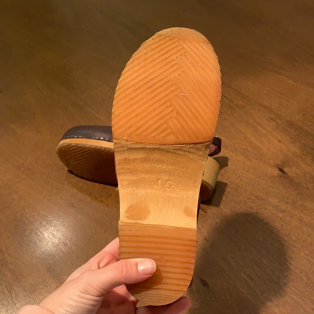 Closed toe Clogs - Picture 3 of 3